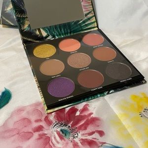 ****SOLD******* Palette Moody and Exotic